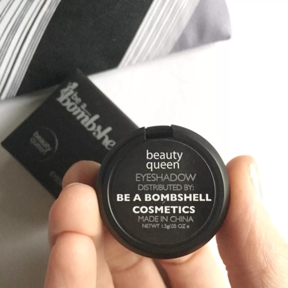 Be a Bombshell Eyeshadow “Beauty Queen” - Picture 3 of 3